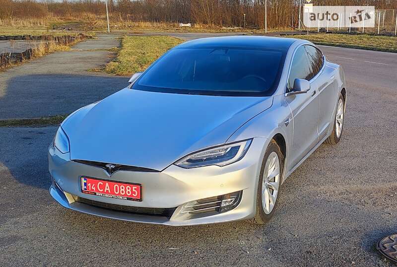 Лифтбек Tesla Model S 2018 в Львове