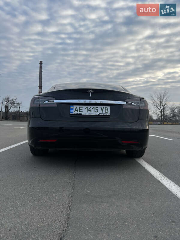 Ліфтбек Tesla Model S 2016 в Кривому Розі