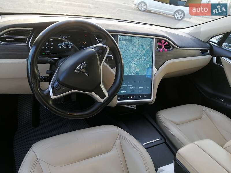 Лифтбек Tesla Model S 2015 в Житомире