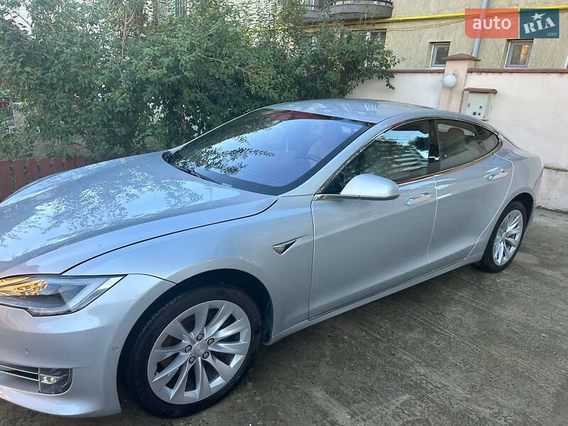 Лифтбек Tesla Model S 2016 в Запорожье