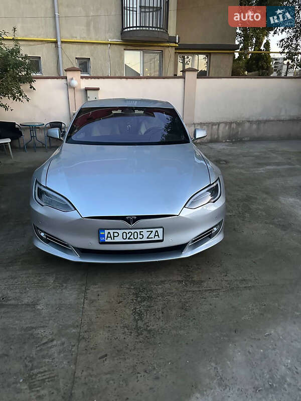 Лифтбек Tesla Model S 2016 в Запорожье