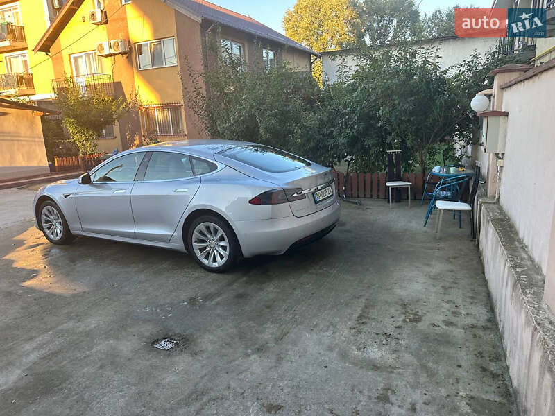 Лифтбек Tesla Model S 2016 в Запорожье