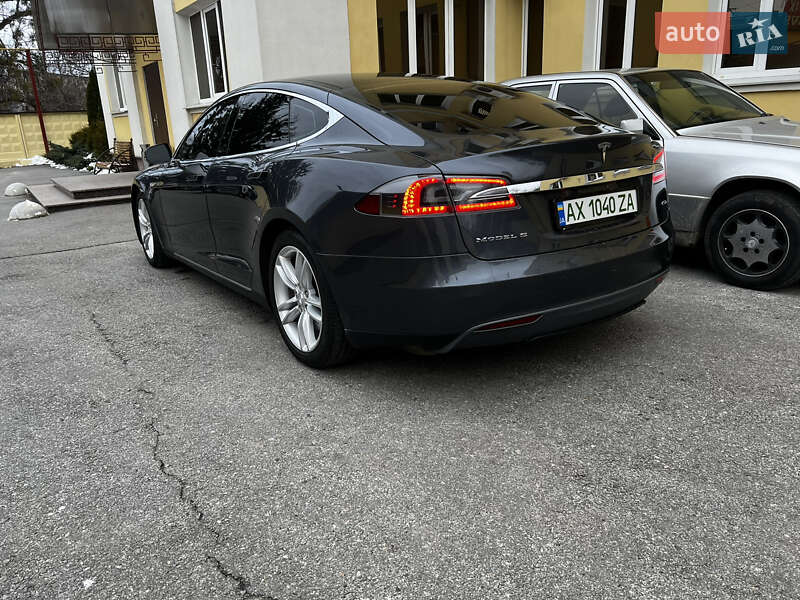 Ліфтбек Tesla Model S 2015 в Харкові
