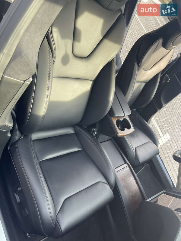 Лифтбек Tesla Model S 2019 в Одессе