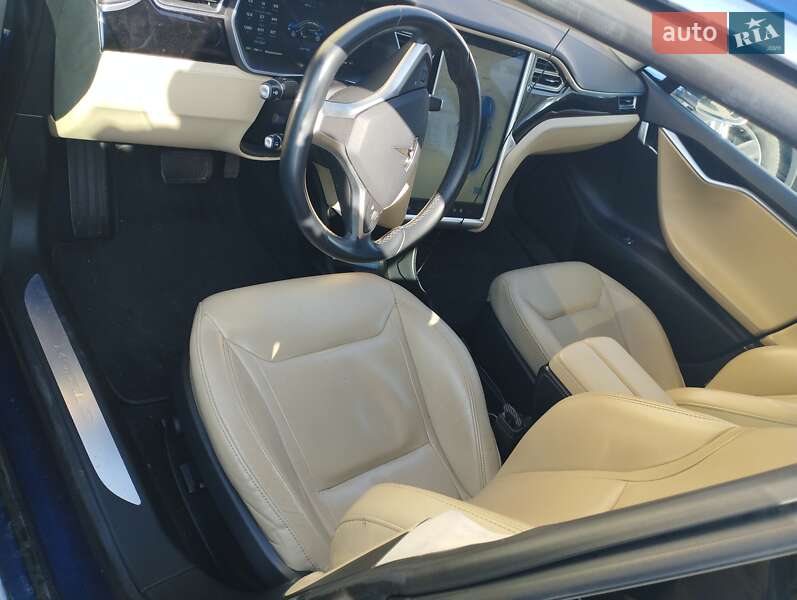 Лифтбек Tesla Model S 2015 в Черкассах