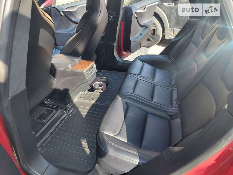 Лифтбек Tesla Model S 2018 в Киеве