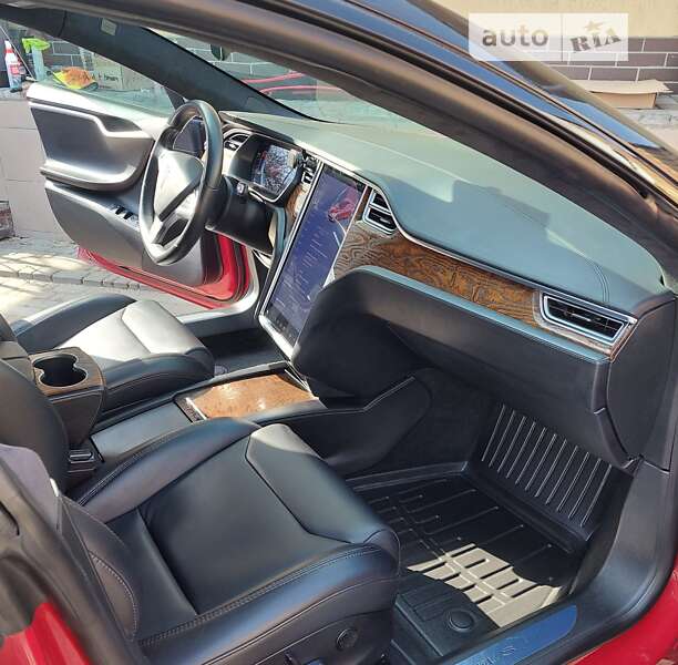 Лифтбек Tesla Model S 2018 в Киеве
