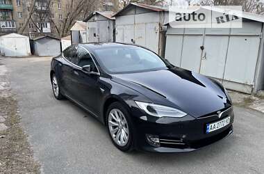 Лифтбек Tesla Model S 2018 в Киеве