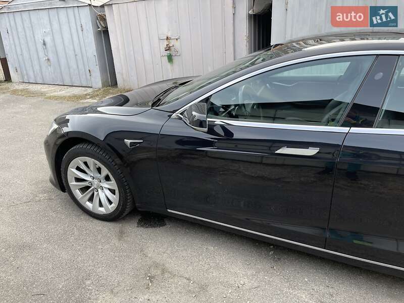 Лифтбек Tesla Model S 2018 в Киеве