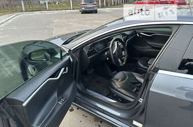 Лифтбек Tesla Model S 2015 в Киеве