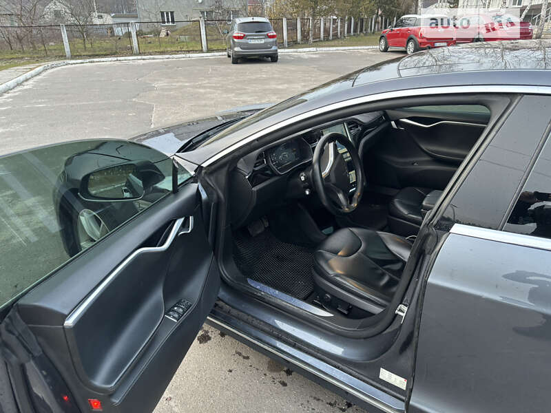 Лифтбек Tesla Model S 2015 в Киеве
