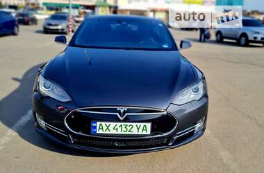 Ліфтбек Tesla Model S 2015 в Волновасі