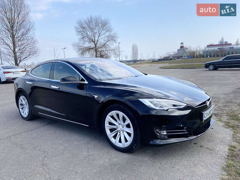 Лифтбек Tesla Model S 2018 в Черкассах
