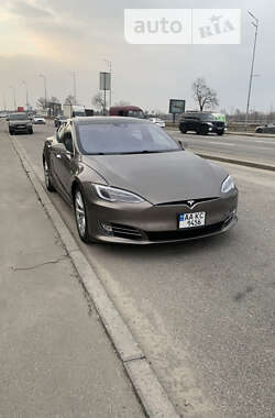 Лифтбек Tesla Model S 2016 в 