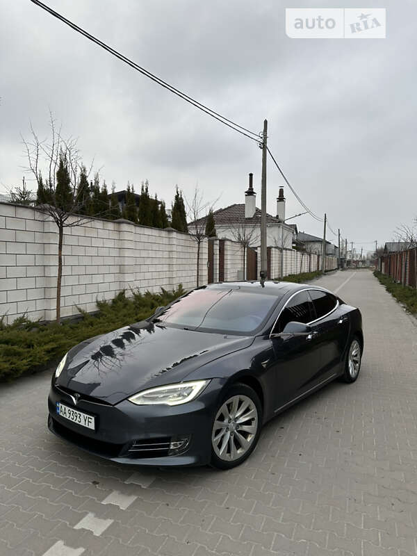 Лифтбек Tesla Model S 2018 в Киеве