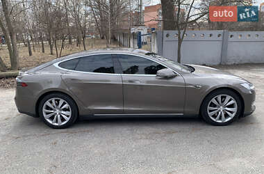 Лифтбек Tesla Model S 2015 в Полтаве
