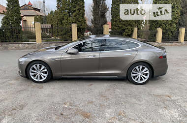 Лифтбек Tesla Model S 2015 в Полтаве