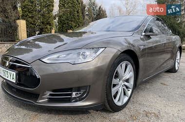 Лифтбек Tesla Model S 2015 в Полтаве