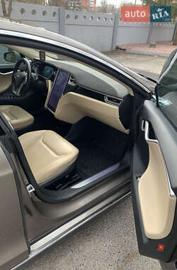 Лифтбек Tesla Model S 2015 в Полтаве