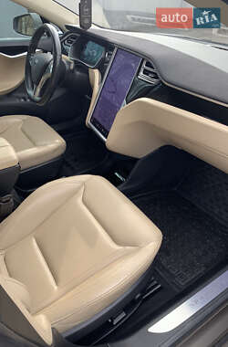 Лифтбек Tesla Model S 2015 в Полтаве