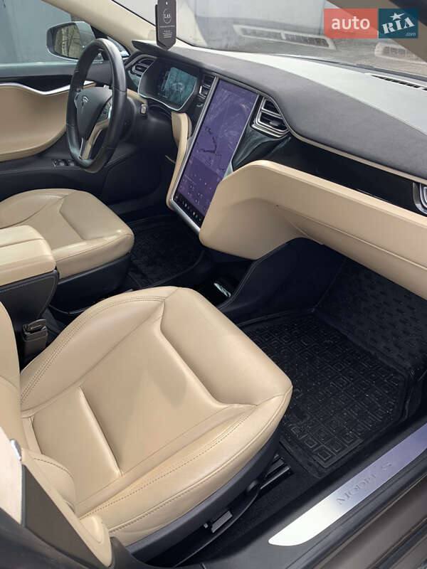 Лифтбек Tesla Model S 2015 в Полтаве