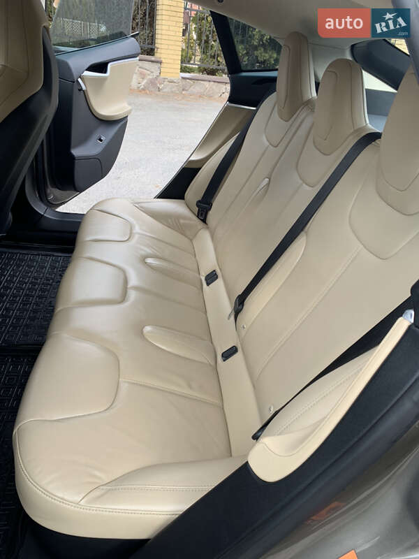 Лифтбек Tesla Model S 2015 в Полтаве