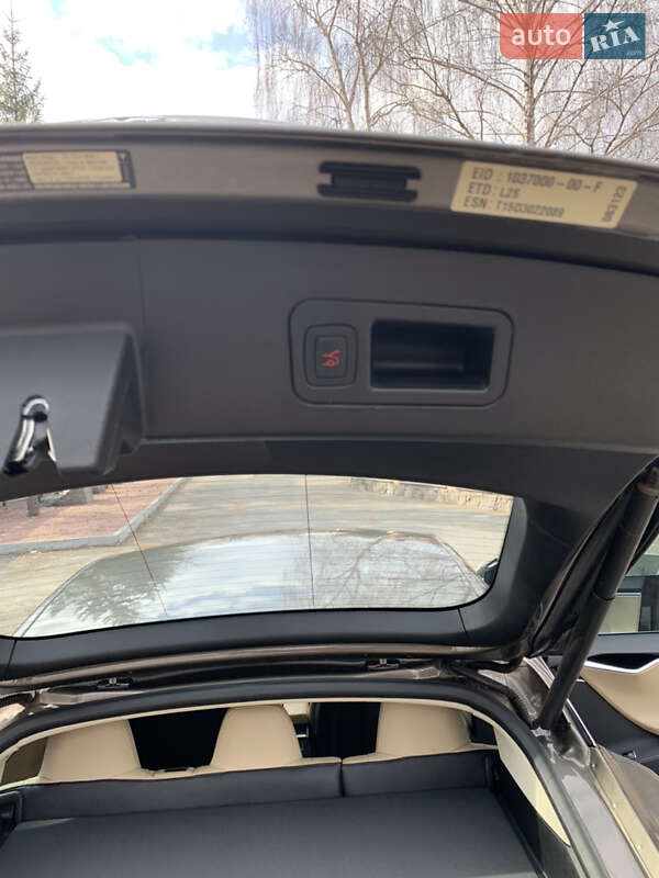 Лифтбек Tesla Model S 2015 в Полтаве