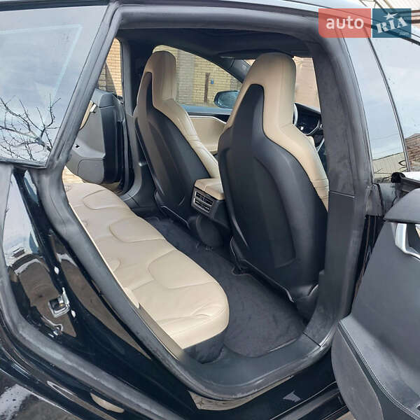 Лифтбек Tesla Model S 2015 в Киеве