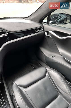 Лифтбек Tesla Model S 2015 в Ровно
