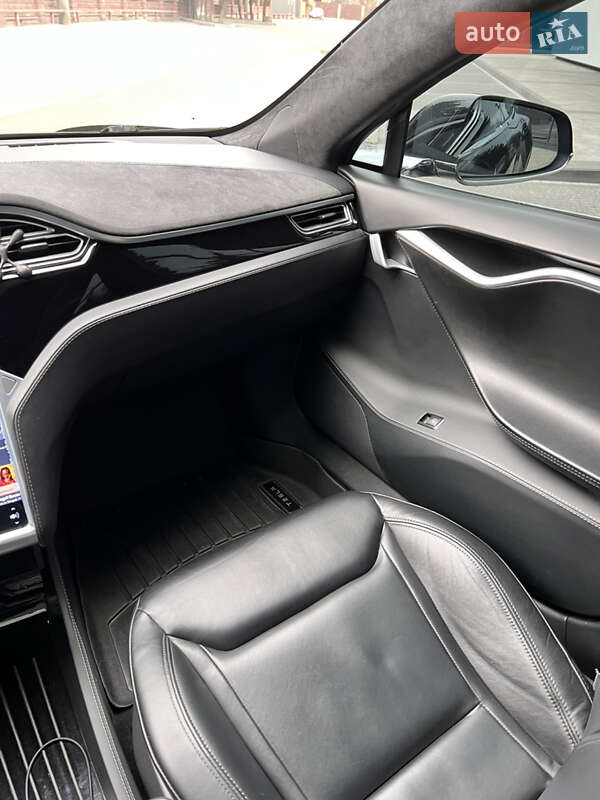 Лифтбек Tesla Model S 2015 в Ровно
