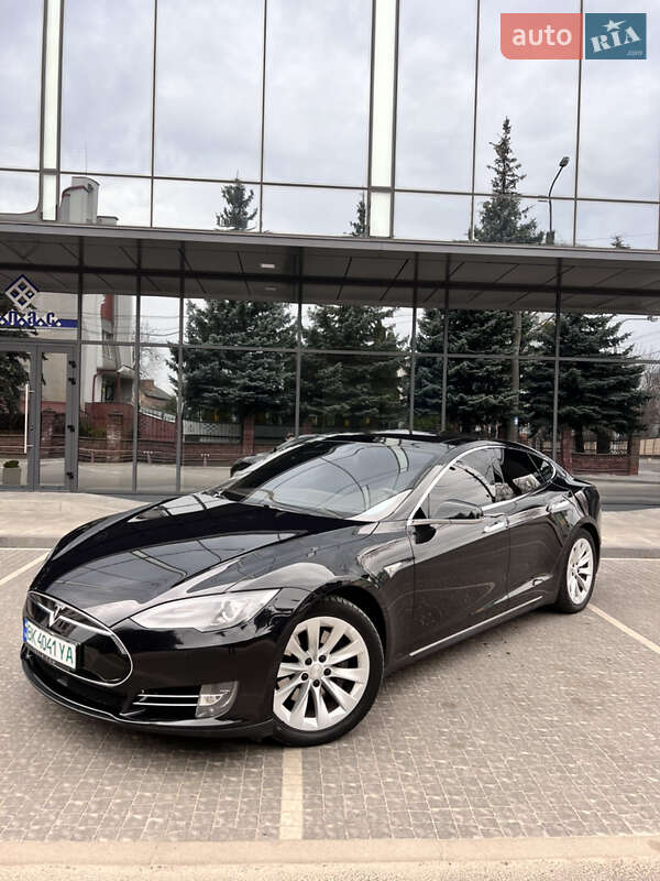 Лифтбек Tesla Model S 2015 в Ровно