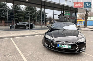 Лифтбек Tesla Model S 2015 в Ровно