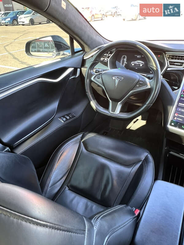 Лифтбек Tesla Model S 2015 в Ровно