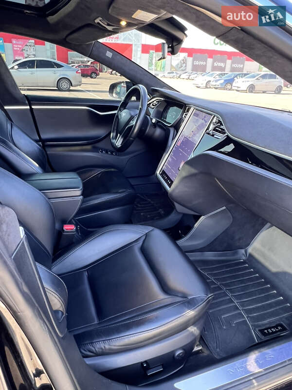 Лифтбек Tesla Model S 2015 в Ровно