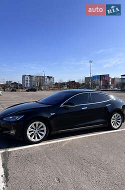 Лифтбек Tesla Model S 2015 в Ровно