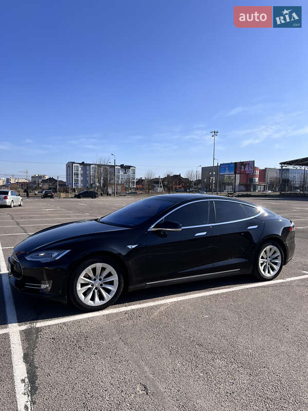 Лифтбек Tesla Model S 2015 в Ровно