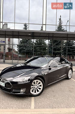 Лифтбек Tesla Model S 2015 в Ровно