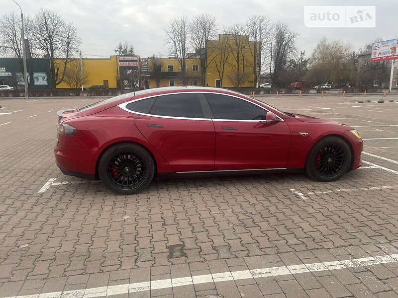 Лифтбек Tesla Model S 2015 в Житомире