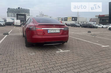 Лифтбек Tesla Model S 2015 в Житомире