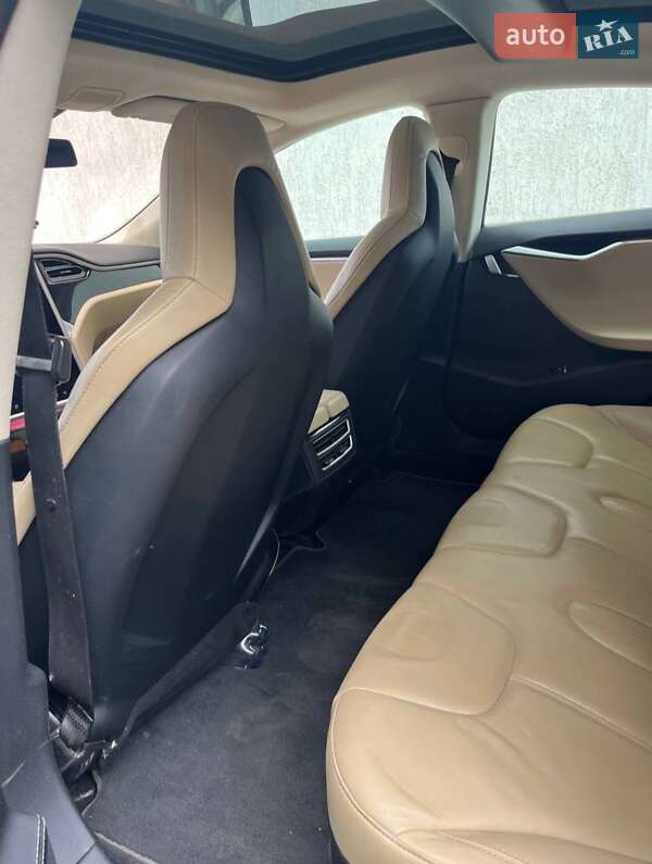 Лифтбек Tesla Model S 2015 в Киеве