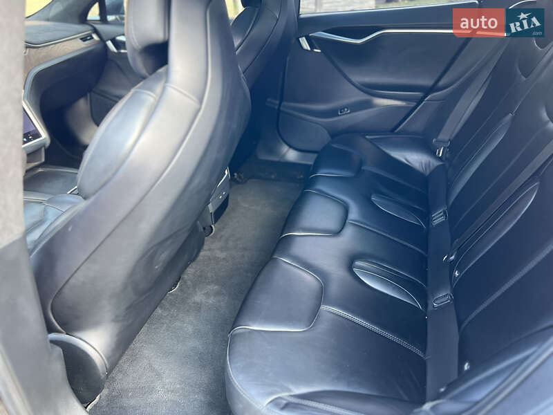 Лифтбек Tesla Model S 2017 в Косове