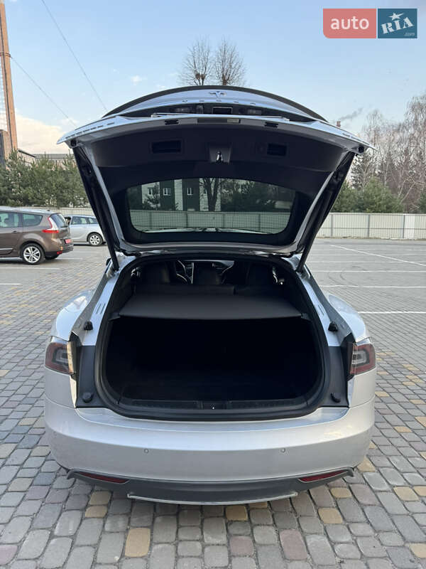 Лифтбек Tesla Model S 2015 в Луцке