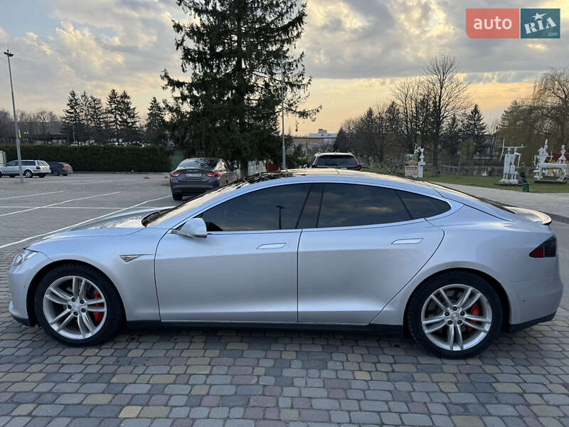 Лифтбек Tesla Model S 2015 в Луцке