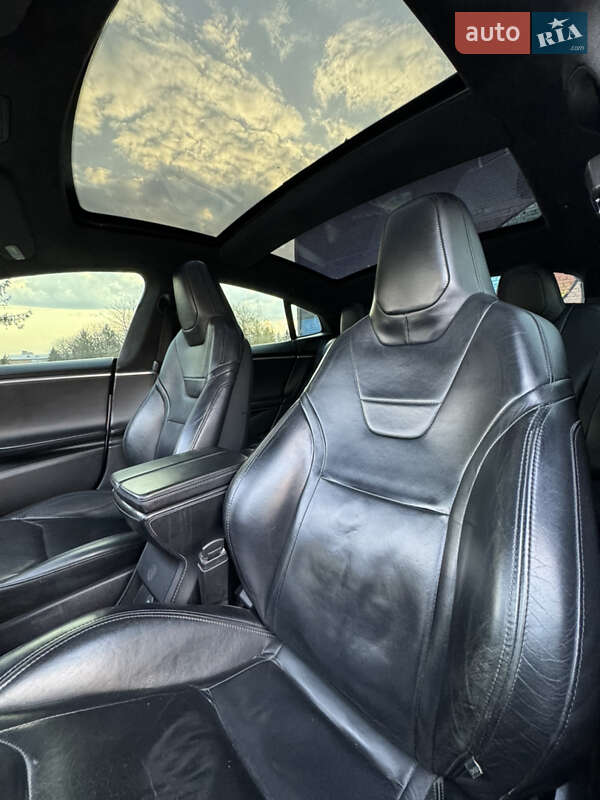Лифтбек Tesla Model S 2015 в Луцке