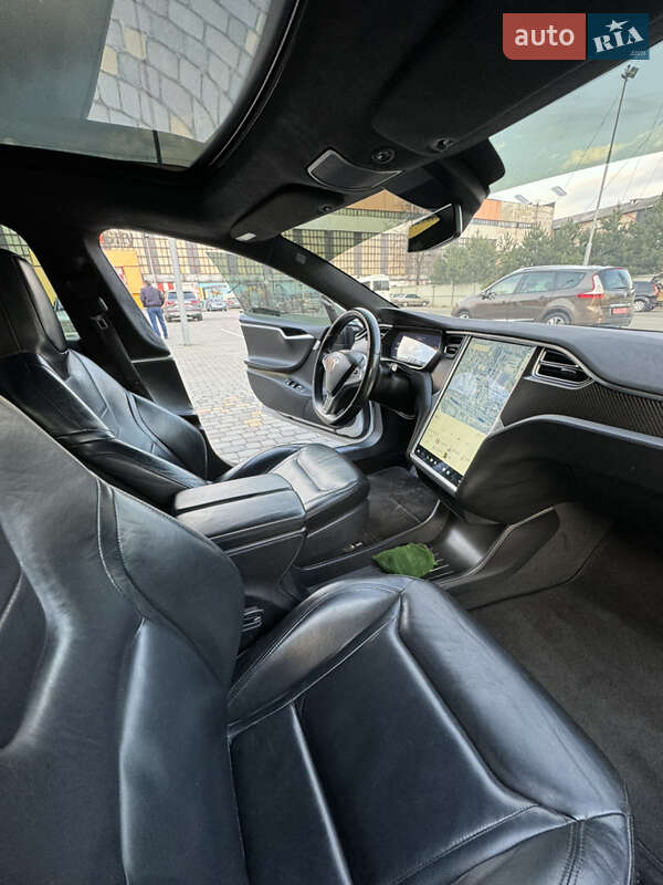 Лифтбек Tesla Model S 2015 в Луцке