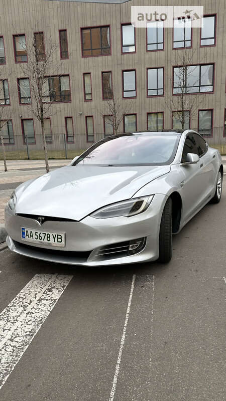 Лифтбек Tesla Model S 2016 в Киеве