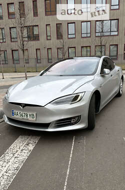 Лифтбек Tesla Model S 2016 в Киеве