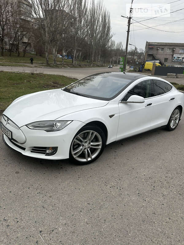 Лифтбек Tesla Model S 2013 в Слобожанском