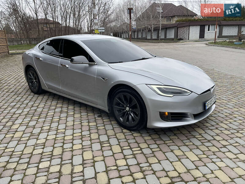 Лифтбек Tesla Model S 2017 в 