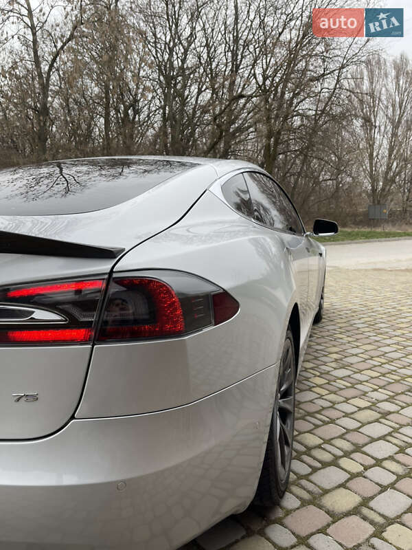 Лифтбек Tesla Model S 2017 в Запорожье